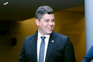 CLDF | Acorrentar animais será proibido no DF