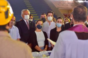 Caiado participa do último adeus a Maguito Vilela, em Jataí