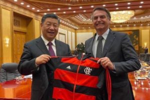Bolsonaro informa que China libera 5,4 mil litros de insumos para produção da CoronaVac