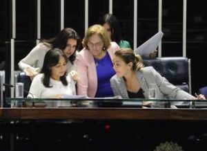 Senadoras divididas em eleição da presidência