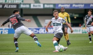 Vasco recebe Coritiba em busca de vitória para se afastar do Z-4