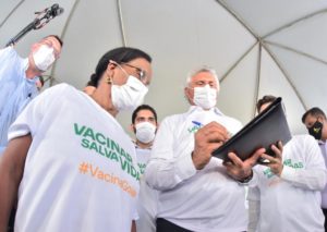 “É uma saída real para o combate da Covid-19”, afirma Caiado sobre chegada do primeiro lote de vacinas a Goiás