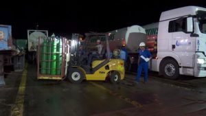 Manaus recebe 70 mil m³ de cilindros de oxigênio vindos de Belém