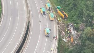 Acidente com ônibus deixa 19 mortos no Paraná