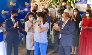 Ibaneis participa da primeira vacinação de enfermeira contra a Covid-19