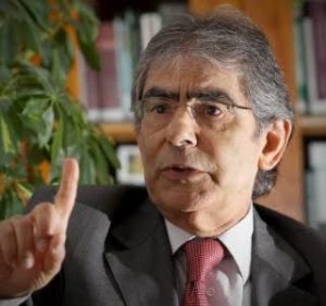 Ayres Britto defende impeachment de Bolsonaro
