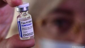 Governo envia avião à Índia para buscar 2 milhões de doses da vacina de Oxford