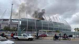 VÍDEOS: Arena Castelão tem incêndio em cabine de imprensa