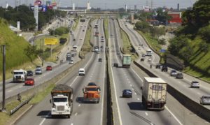 Juíza do RJ proíbe bloqueios de caminhoneiros na BR 101