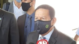 Vacinação: Mourão classifica as furadas de fila com “falta de caráter”