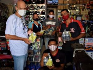 Paco distribui kits com álcool em gel e máscara no Núcleo Rural Café Sem Troco