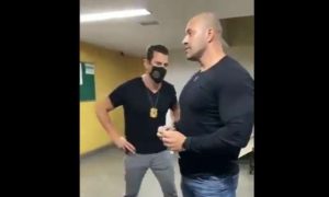 VEJA VÍDEO: Silveira desacata policial antes de colocar máscara no IML