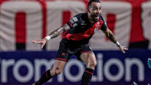 São Paulo sofre gol no fim, perde para o Atlético-GO
