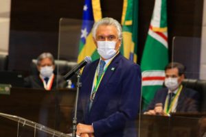 Caiado é homenageado com medalha de Honra ao Mérito e certificado de “Amigo do Poder Judiciário” em posse do novo presidente do TJGO