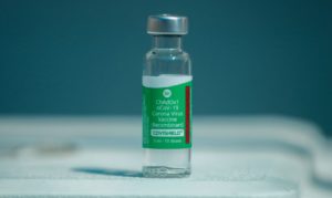 OMS inclui vacina da AstraZeneca em lista de uso emergencial