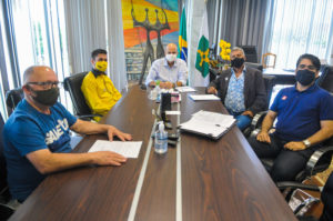 VICE-GOVERNADOR RECEBE REPRESENTANTES DE 56 MIL TRABALHADORES