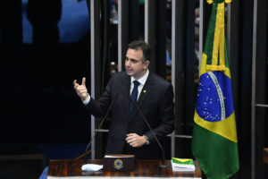 Pazuello tenta escapar da CPI da Covid-19 no Senado