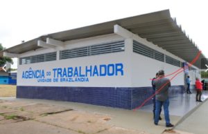 Ibaneis entrega obra da Agência do Trabalhador revitalizada em Brazlândia