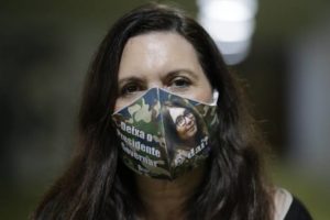 Duas deputadas do DF votam a favor de Silveira