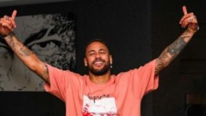 Neymar se reapresenta no PSG, mas futuro ainda é incerto