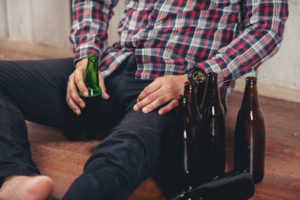 Dia Nacional de Combate às Drogas e Ao Alcoolismo: especialista fala sobre riscos e tratamento da dependência química