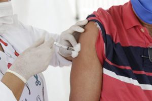 VALPARAÍSO INTERROMPE TEMPORARIAMENTE APLICAÇÃO DA PRIMEIRA DOSE DA VACINA CONTRA A COVID-19