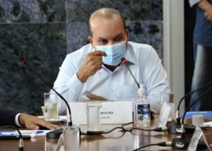 Ibaneis rebate bolsonaro e da dica de filme
