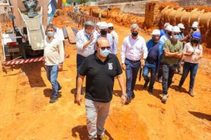 Ibaneis vistoria obras de Túnel de Taguatinga, com 20% construído