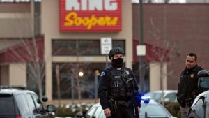 Dez pessoas morrem após um atirador abrir fogo em supermercado no Colorado
