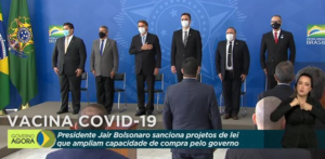 Bolsonaro assina projeto de lei que permite compra de vacinas pelo setor privado