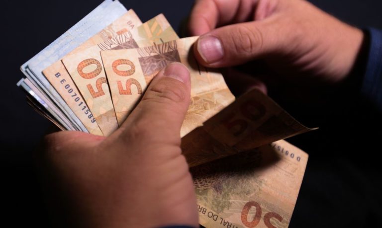 Novo salário mínimo passa a valer: R$ 1.621