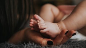 Gestantes passam anticorpos contra Covid-19 para os bebês, diz estudo