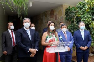 Flávia Arruda anuncia R$ 12 bilhões para Saúde de todo país