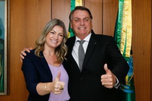 Presidente da Comissão de Agricultura Aline Sleutjes se encontra com presidente Jair Bolsonaro