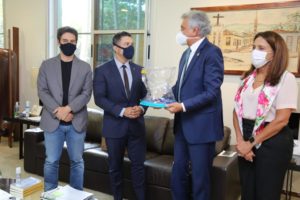 Caiado agradece ao Ministério Público do Trabalho, que doou 500 capacetes Elmo para pacientes hospitalizados com Covid-19