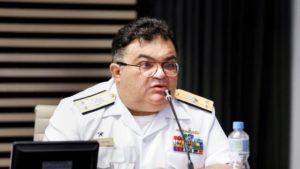 Bolsonaro nomeia almirante Flavio Rocha para Comunicação