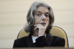 3 x 2 – Cármen Lúcia muda voto e declara Moro suspeito no caso tríplex