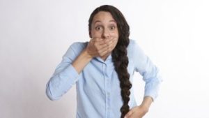 Arrotar muito pode indicar algum problema de saúde?