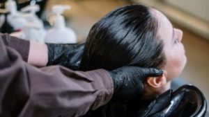 Mito ou verdade: óleo de coco ajuda o cabelo crescer?