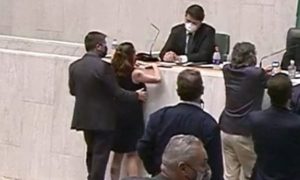 SP: Conselho de Ética dá quatro meses de suspensão para Fernando Cury; “tapa na cara”, diz deputada