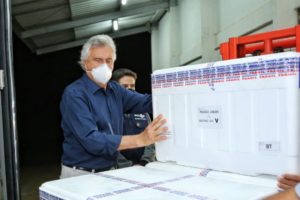 Governo de Goiás recebe remessa com 187.750 doses de vacina contra Covid-19