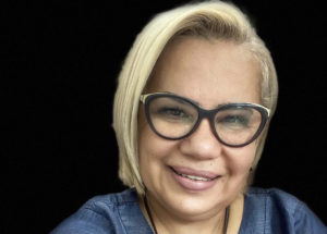 De merendeira e faxineira a diretora de escola