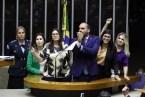 Relator mantém voto para arquivar processo contra Eduardo