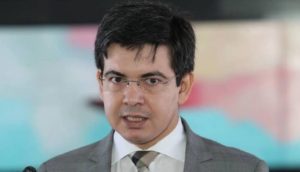 “CPI vai investigar fatos, não pessoas”, diz Randolfe Rodrigues