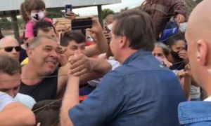 Bolsonaro vai a Goianápolis-GO com Pazuello e causa aglomeração