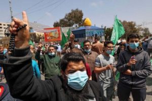 Palestinos convocam novos protestos em Jerusalém após madrugada violenta