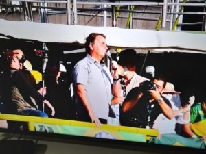 VÍDEOS: Bolsonaro se reúne com ruralistas e participa de manifestação na Esplanada