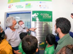 Caiado e primeira-dama, Gracinha Caiado, inauguram laboratório Include e entregam títulos de regularização fundiária, em Cavalcante
