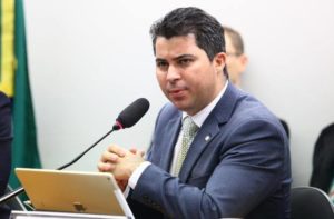 Vice-líder do governo admite “má conduta” de  Bolsonaro
