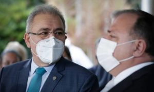 Queiroga coloca falta de segunda dose na conta de Pazuello